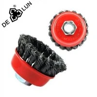 Sind die Twisted Cup Brushes mit einem Griff ausgestattet?